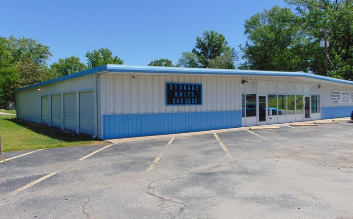 Pictures of Office property located at 205 E Randolph Street, Pinckneyville, IL 62274 for sales - image #1
