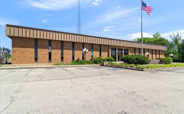 Pictures of Office property located at 903 W MORTON ST, OAKLAND CITY, IN 47660-7613 for sales - image #1