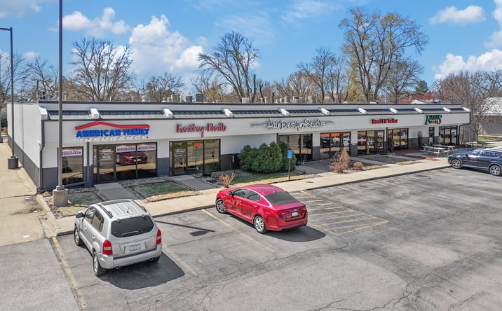 Pictures of Retail property located at 7020 Douglas Avenue, Urbandale, IA 50322 for sales - image #1