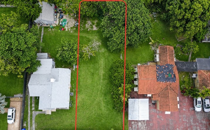 Pictures of Land property located at 26TH ST, Miami, FL 33142 for sales - image #1