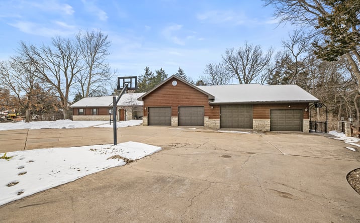 Pictures of Retail, Business for Sale property located at 1001 SYCAMORE LN, MANHATTAN, KS 66502-2711 for sales - image #1