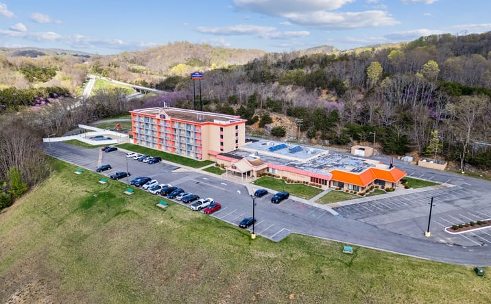Pictures of Hospitality property located at 2836 N LEE HWY, LEXINGTON, VA 24450-3132 for sales - image #1