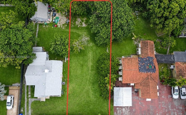 Pictures of Multifamily property located at 26 St 1555 NW 26 St, Miami, FL 33142 for sales - image #1