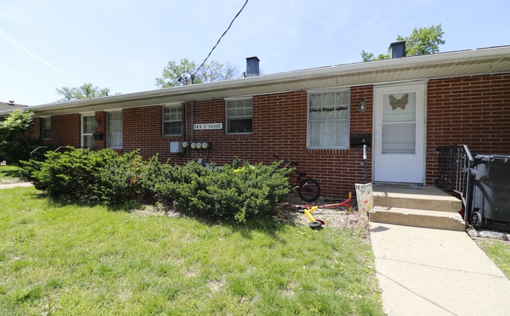 Pictures of Multifamily property located at 745 E SHORE DR, PEKIN, IL 61554-5292 for sales - image #1