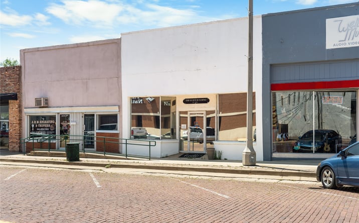 Pictures of Office property located at 107 N 3rd Avenue, Durant, OK 74701 for sales - image #1