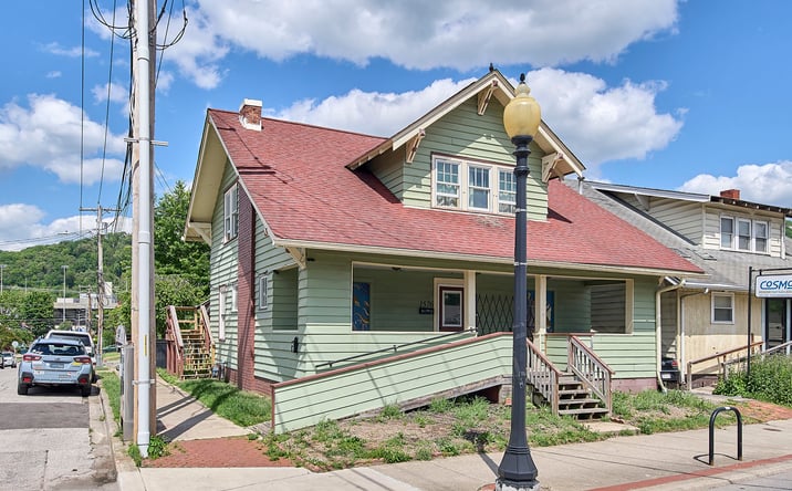 Pictures of Multifamily property located at 1576 WASHINGTON ST E, CHARLESTON, WV 25311-2509 for sales - image #1