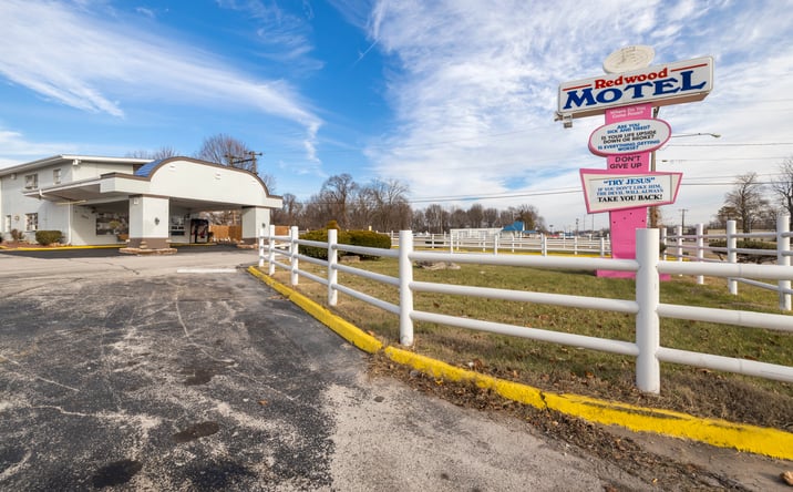 Pictures of Hospitality property located at 3811 W CHESTNUT EXPWY, SPRINGFIELD, MO 65802-5510 for sales - image #1