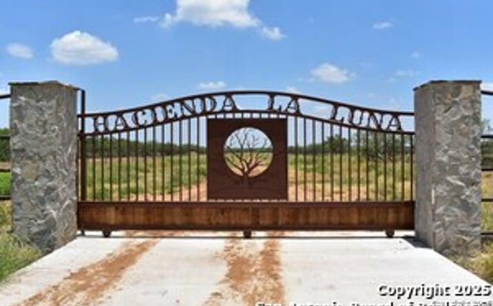 Pictures of Land property located at 000 Jefferies Road, Laredo, TX 78045 for sales - image #1