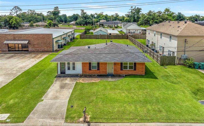 Pictures of Office property located at 419 Cypress Street, Sulphur, LA 70663 for sales - image #1