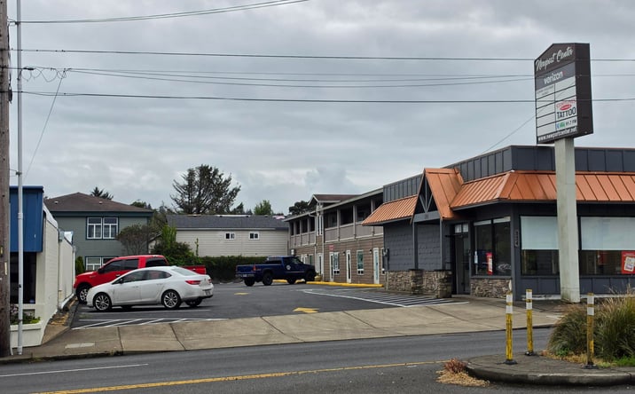 Pictures of Mixed Use property located at 324 N COAST HWY UNIT #1 Highway, Newport, OR 97365 for sales - image #1