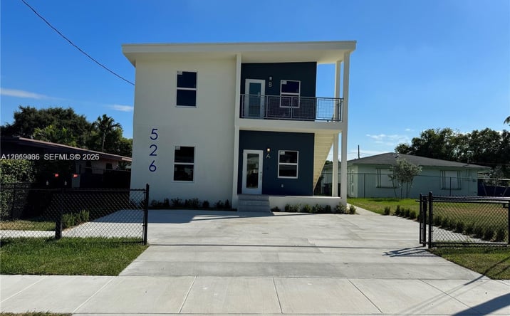 Pictures of Multifamily property located at 526 NW 6th St, Hallandale Beach, FL 33009 for sales - image #1