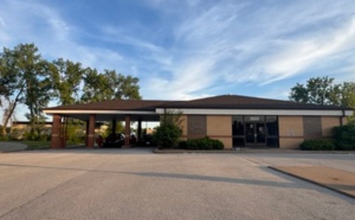 Pictures of Retail, Office property located at 1522 46th Ave, Moline, IL 61265 for sales - image #1