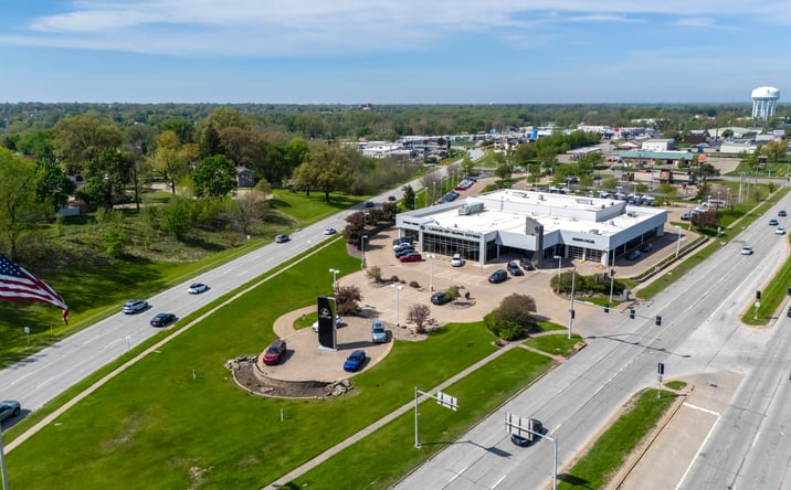 Pictures of Retail property located at 101 W. Kimberly Road, Davenport, IA 52806 for sales - image #1
