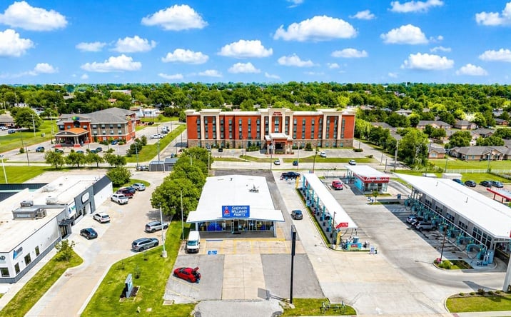 Pictures of Retail property located at 2615 North 14th Street, Ponca City, OK 74604 for sales - image #1