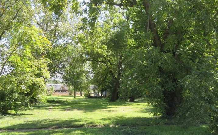 Pictures of Land, Multifamily property located at 805 Chestnut Avenue, Osawatomie, KS 66064 for sales - image #1