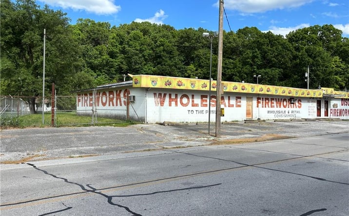 Pictures of Industrial, Retail, Self Storage property located at 1105 Saginaw Road, Joplin, MO 64804 for sales - image #1
