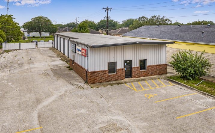 Pictures of Retail, Industrial, Special Purpose property located at 4005 North Navarro Street, Victoria, TX 77901 for sales - image #1