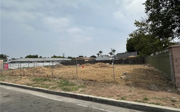 Pictures of Land property located at 11664 Bellinger, Lynwood, CA 90262 for sales - image #1
