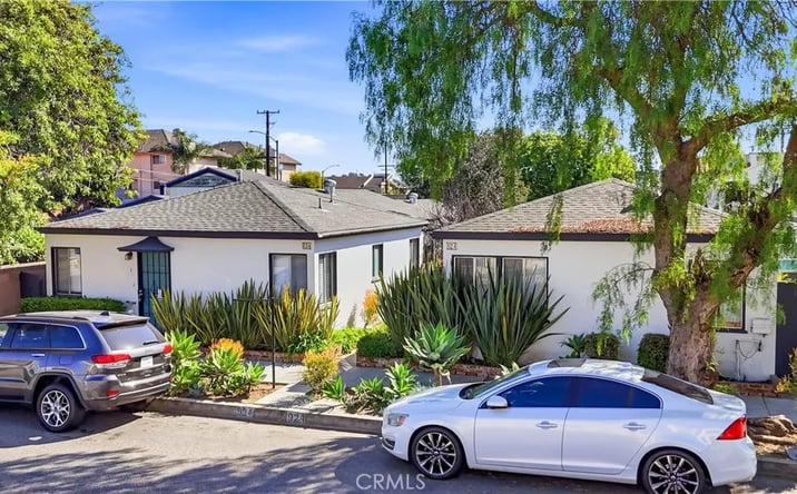 Pictures of Multifamily property located at 924 Termino Avenue, Long Beach, CA 90804 for sales - image #1