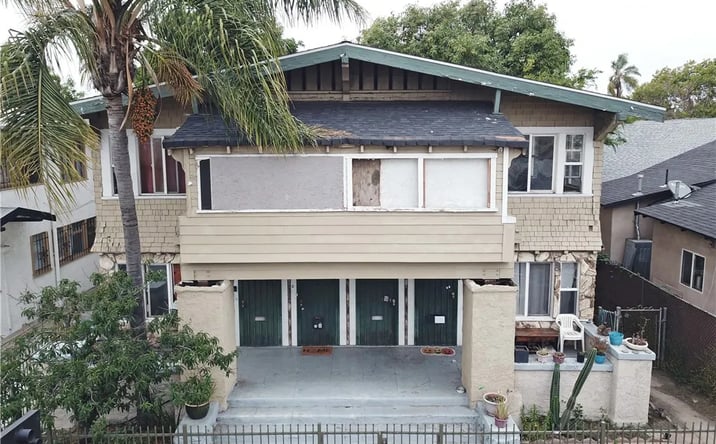 Pictures of Multifamily property located at 1467 W Vernon, Los Angeles, CA 90062 for sales - image #1