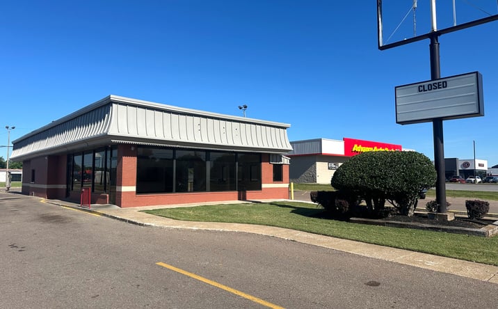 Pictures of Retail property located at 2485 Lake Drive, Dyersburg, TN 38024 for sales - image #1
