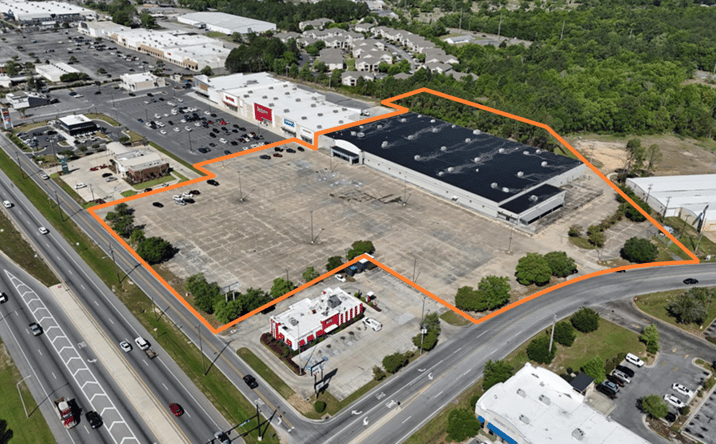 Pictures of Retail property located at 3943 DENNY AVE, PASCAGOULA, MS 39581-5425 for sales - image #1