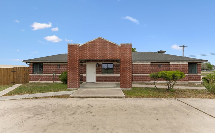 Pictures of Retail, Office, Mixed Use property located at 1030 Guadalupe Street, Lockhart, TX 78644 for sales - image #1