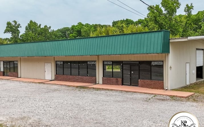 Pictures of Retail, Mixed Use property located at 810 Bexar Avenue West, Hamilton, AL 35570 for sales - image #1