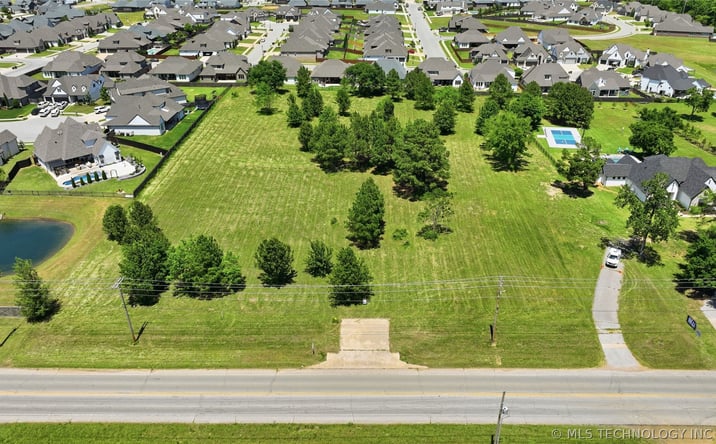 Pictures of Land property located at 633 E 131 Street S, Jenks, OK 74037 for sales - image #1
