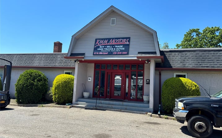 Pictures of Retail property located at 81 W Hills Road, Huntington, NY 11746 for sales - image #1