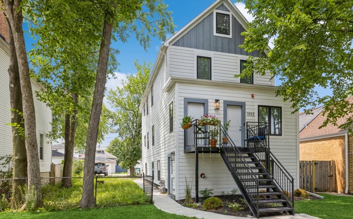 Pictures of Multifamily property located at 1113 S Taylor Avenue, Oak Park, IL 60304 for sales - image #1
