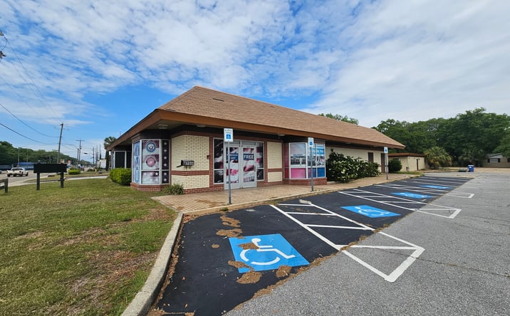 Pictures of Retail property located at 1644 PASS RD, BILOXI, MS 39531 for sales - image #1