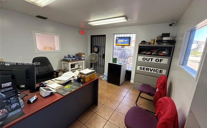 Pictures of Retail, Industrial property located at 1750 W 41st St, Hialeah, FL 33012 for sales - image #1