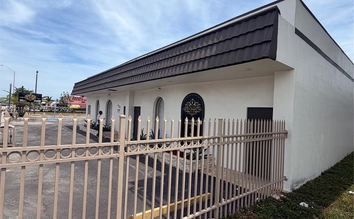 Pictures of Office property located at 920 NW 119th St, Miami, FL 33168 for sales - image #1