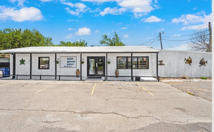 Pictures of Retail property located at 1000 South 7th Street, Walters, OK 73572 for sales - image #1