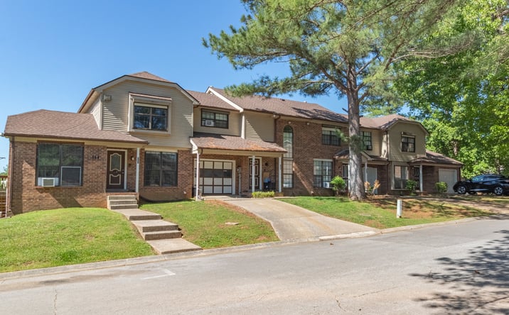 Pictures of Multifamily property located at 162 Condor Court, Clarksville, TN 37042 for sales - image #1