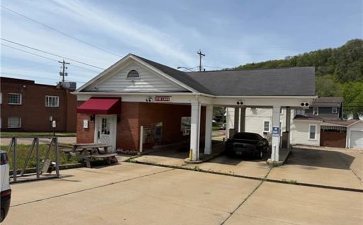 Pictures of Retail property located at 601 Main St, Wellsville, OH 43968 for sales - image #1