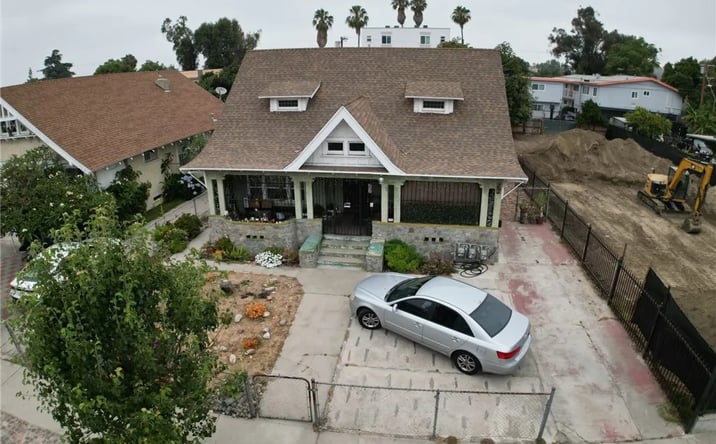 Pictures of Multifamily property located at 1229 W 37th Drive, Los Angeles, CA 90007 for sales - image #1