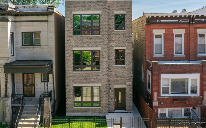 Pictures of Multifamily property located at 3031 W WARREN Boulevard, Chicago, IL 60612 for sales - image #1