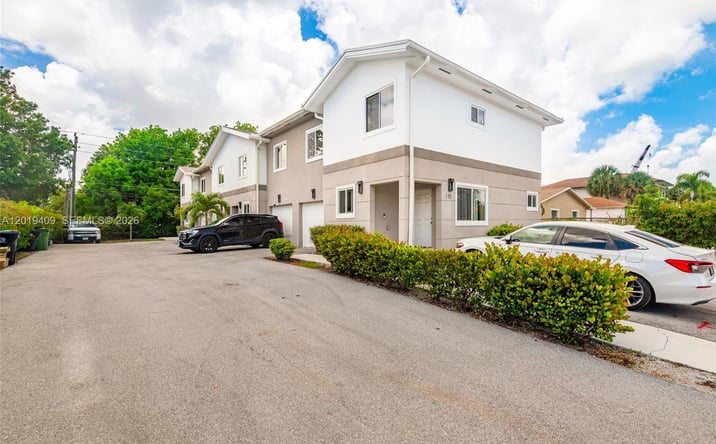 Pictures of Multifamily property located at 811-817 NW 3rd Ave, Fort Lauderdale, FL 33311 for sales - image #1
