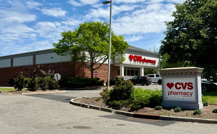 Pictures of Retail property located at 111 TERRY RD, SMITHTOWN, NY 11787 for sales - image #1