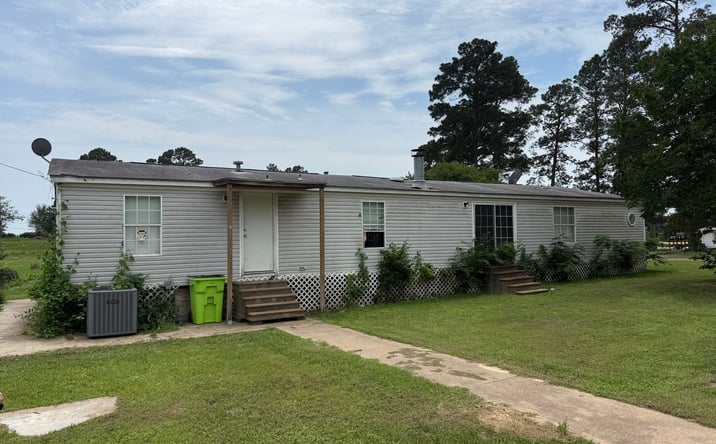 Pictures of Mobile Home Park property located at 2000 E Loop 304, Crockett, TX 75835 for sales - image #1