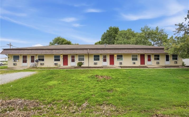 Pictures of Multifamily property located at 412 NE 13th St, Casey, IL 62420 for sales - image #1