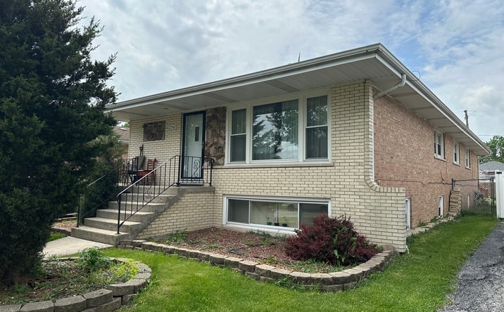 Pictures of Multifamily property located at 7942 Nagle Avenue, Burbank, IL 60459 for sales - image #1