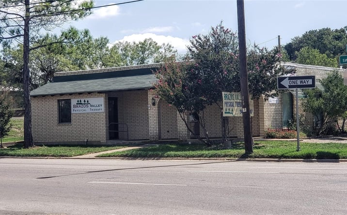 Pictures of Retail, Office, Mixed Use property located at Southwest 1st Street, Mineral Wells, TX 76067 for sales - image #1