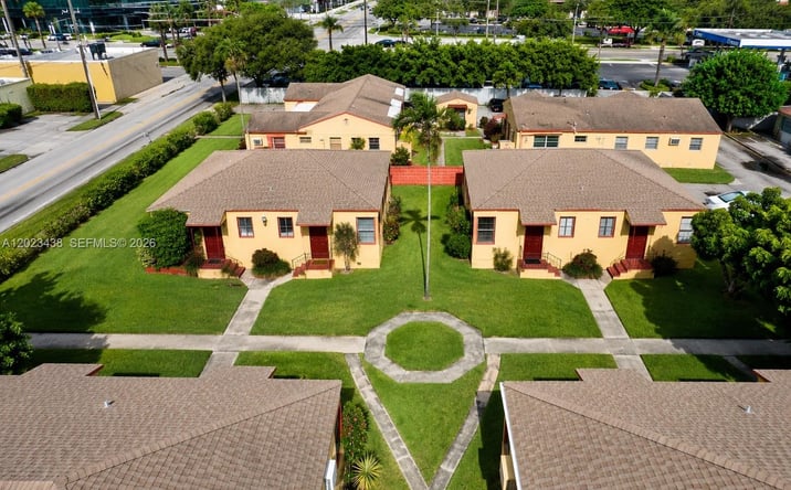 Pictures of Multifamily property located at 1723-1739 Moffett St, Hollywood, FL 33020 for sales - image #1