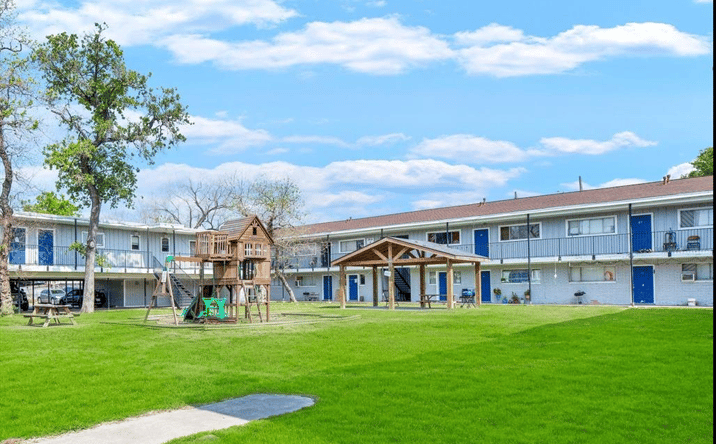 Pictures of Multifamily property located at 2811 BROAD ST, HOUSTON, TX 77087 for sales - image #1