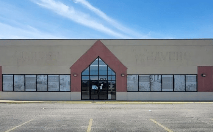 Pictures of Retail property located at 1971 East Pershing Road, Decatur, IL 62526 for sales - image #1
