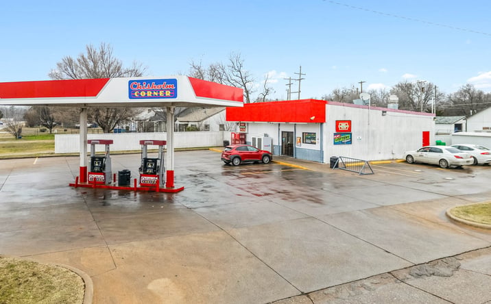 Pictures of Retail property located at 211 East Chestnut Avenue, Duncan, OK 73533 for sales - image #1