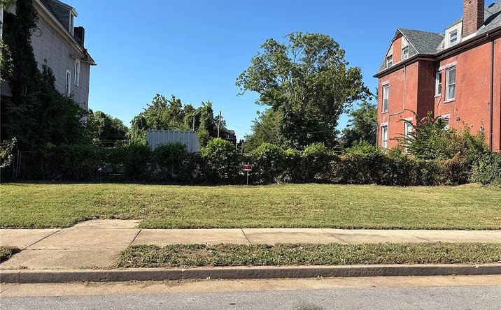 Pictures of Land property located at 4246 W BELLE PL, ST LOUIS, MO 63108 for sales - image #1